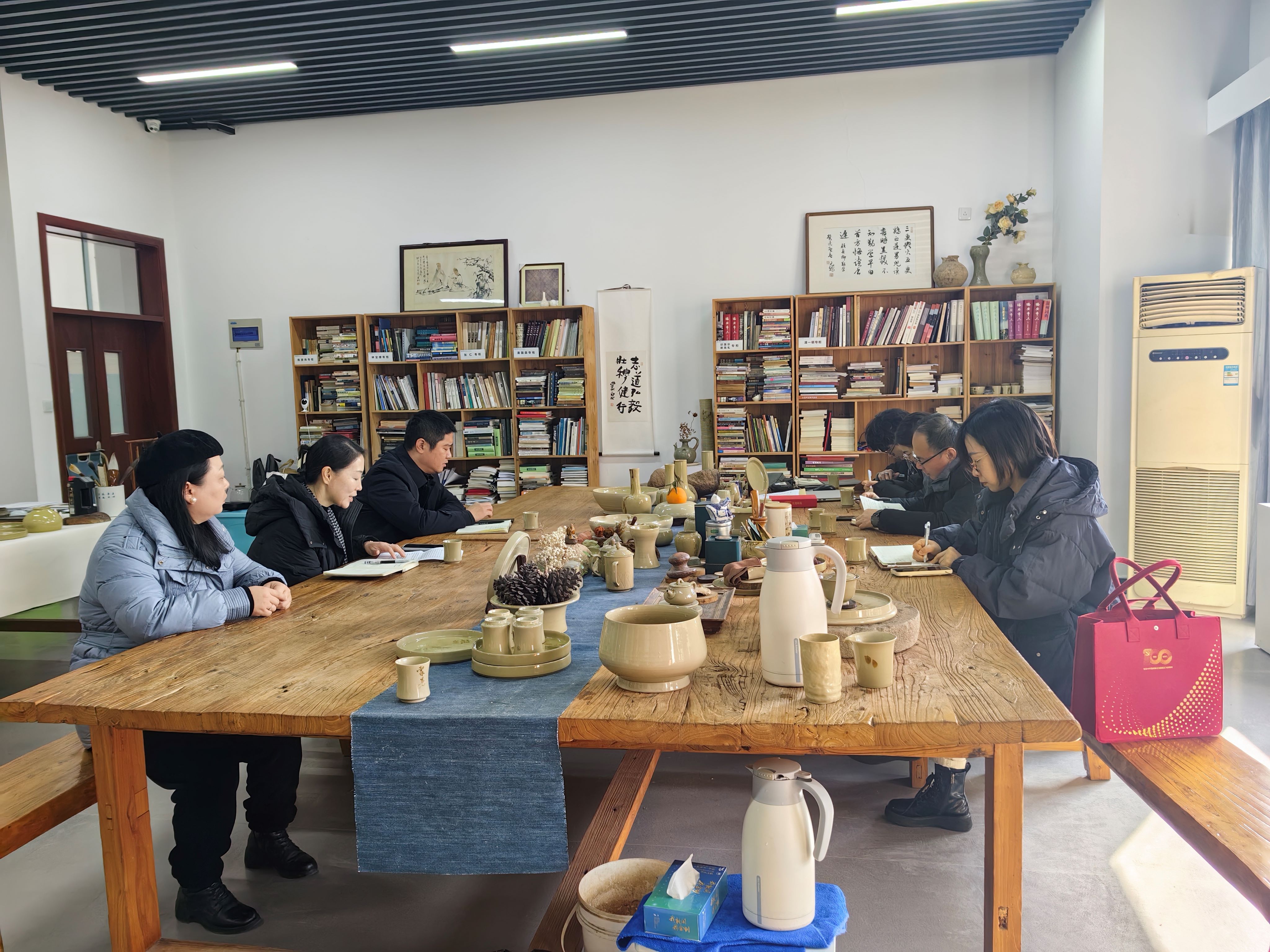 座谈会.jpg